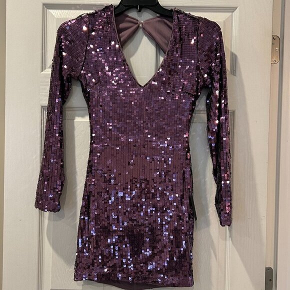 Lulu's NWT All Over Sequin BodyCon Mini Dress Backless V Neck Size Medium Party - Picture 3 of 16